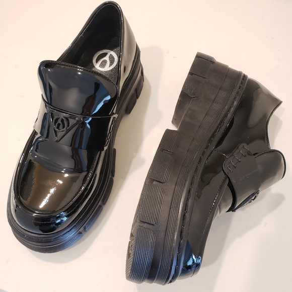 Wishbone Collection Shoes - Wishbone Collection 7.5 Patent Leather Lug Sole Loafers Platform "Emmie"